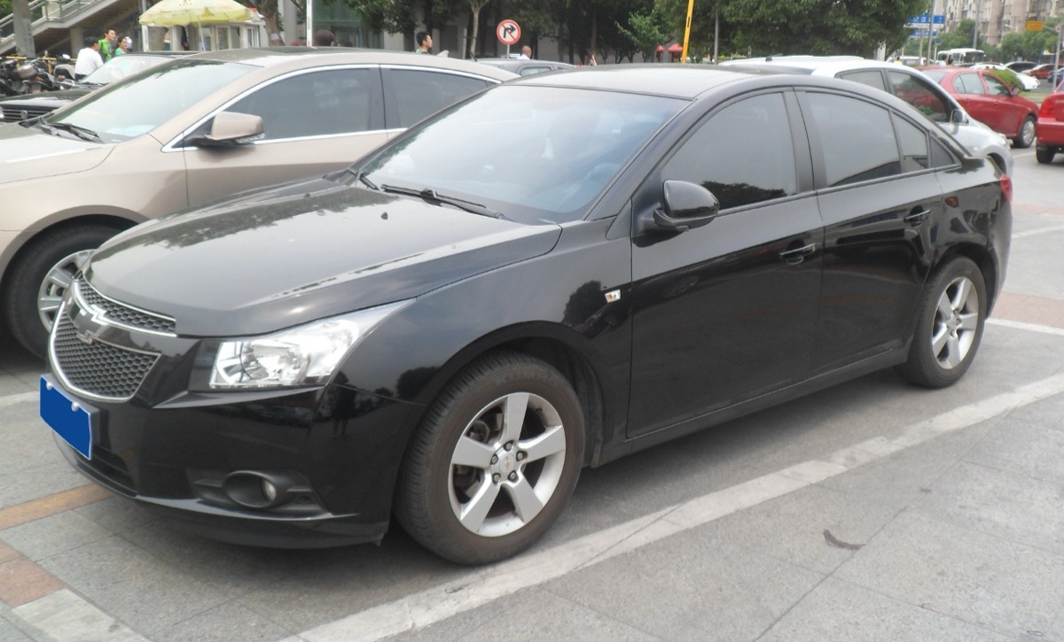Chevrolet Cruze — просторе авто до 10000 доларів на автоматі